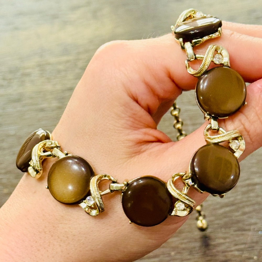 Stunning Vintage Coro thermoset brown and gold statement necklace!